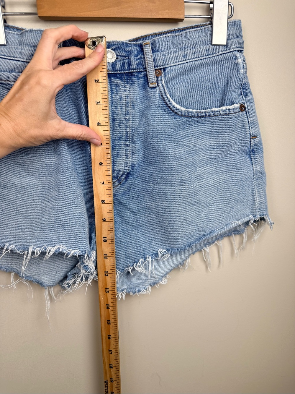 Agolde Parker distressed blue Jean shorts 25 - Picture 12 of 14